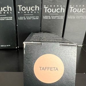 Younique Mineral Touch Liquid Foundation Shade- Taffeta